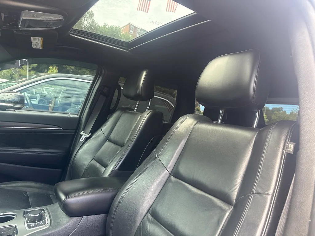Used 2020 Gray Jeep Limited image 9