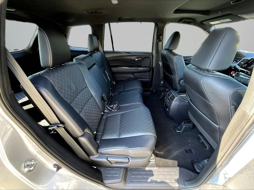 Certified Used 2019 Lunar Silver Metallic Honda Elite image 29