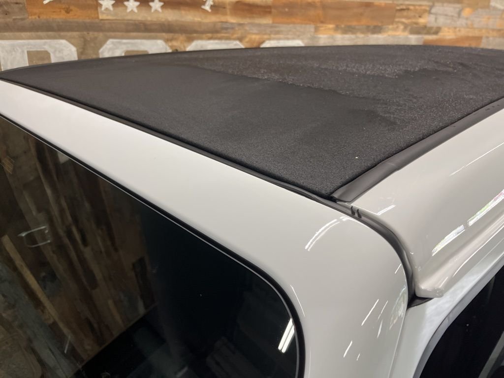 New 2026 Bright White Clear-Coat Exterior Paint Jeep Rubicon X image 5