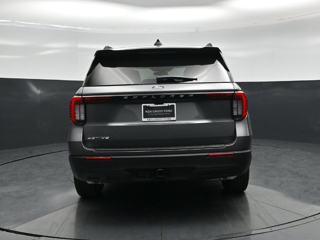 New 2027 Carbonized Gray Metallic Ford Active image 26