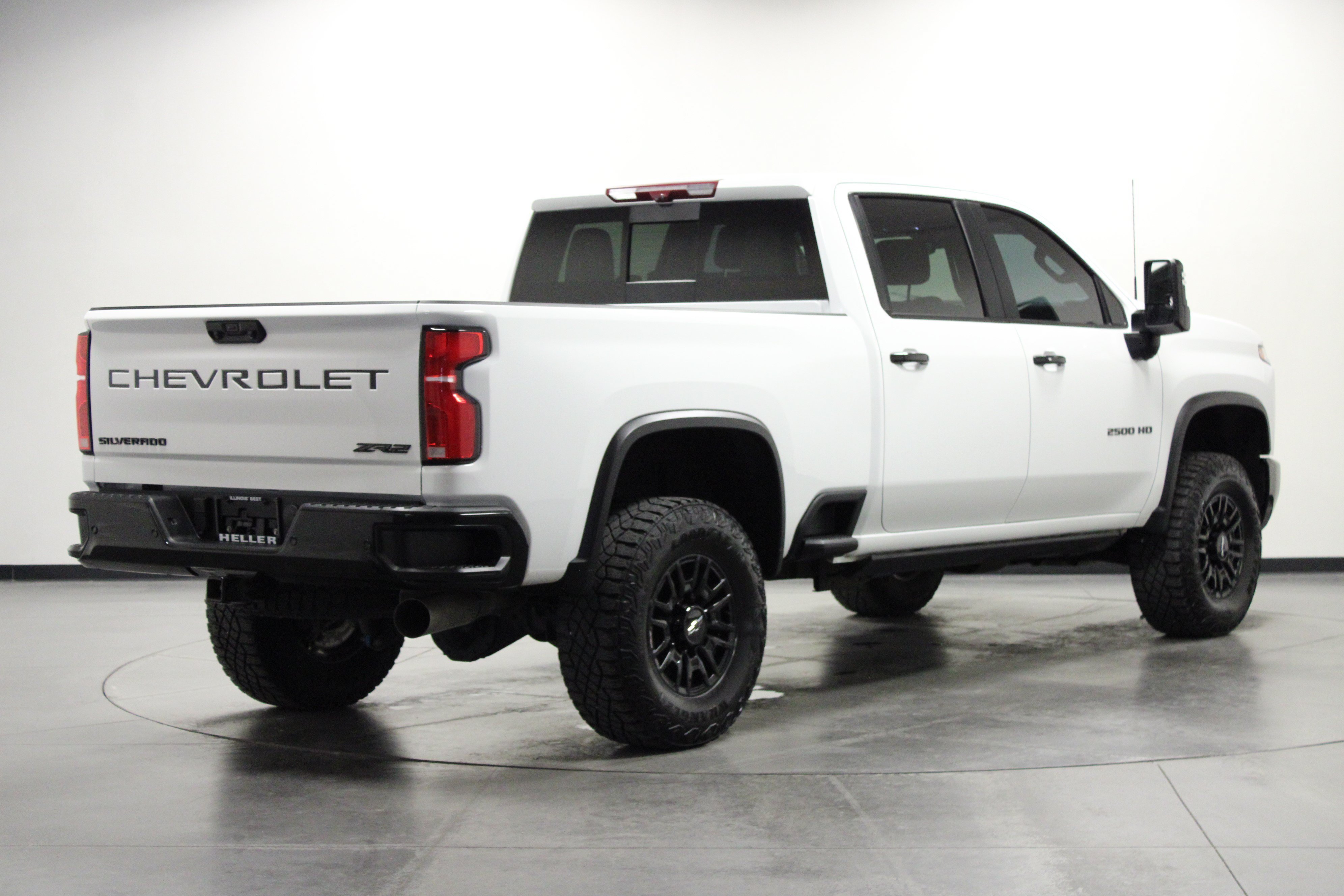 Used 2025 Summit White Chevrolet ZR2 image 4