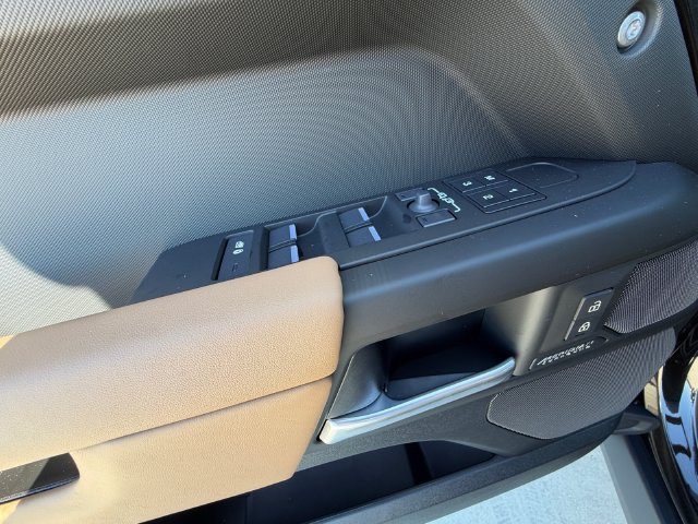 New 2026 Santorini Black Land Rover X-Dynamic SE image 11