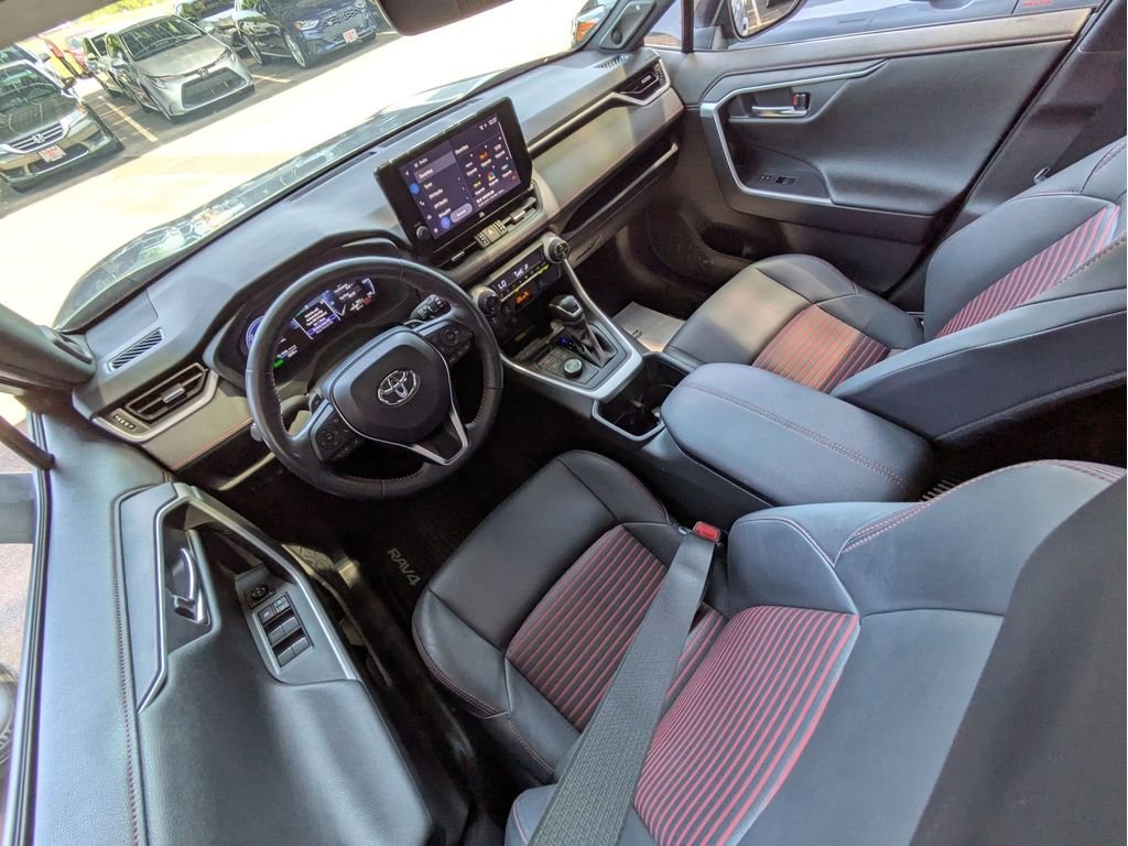 2024 Toyota RAV4 XSE - Photo 12