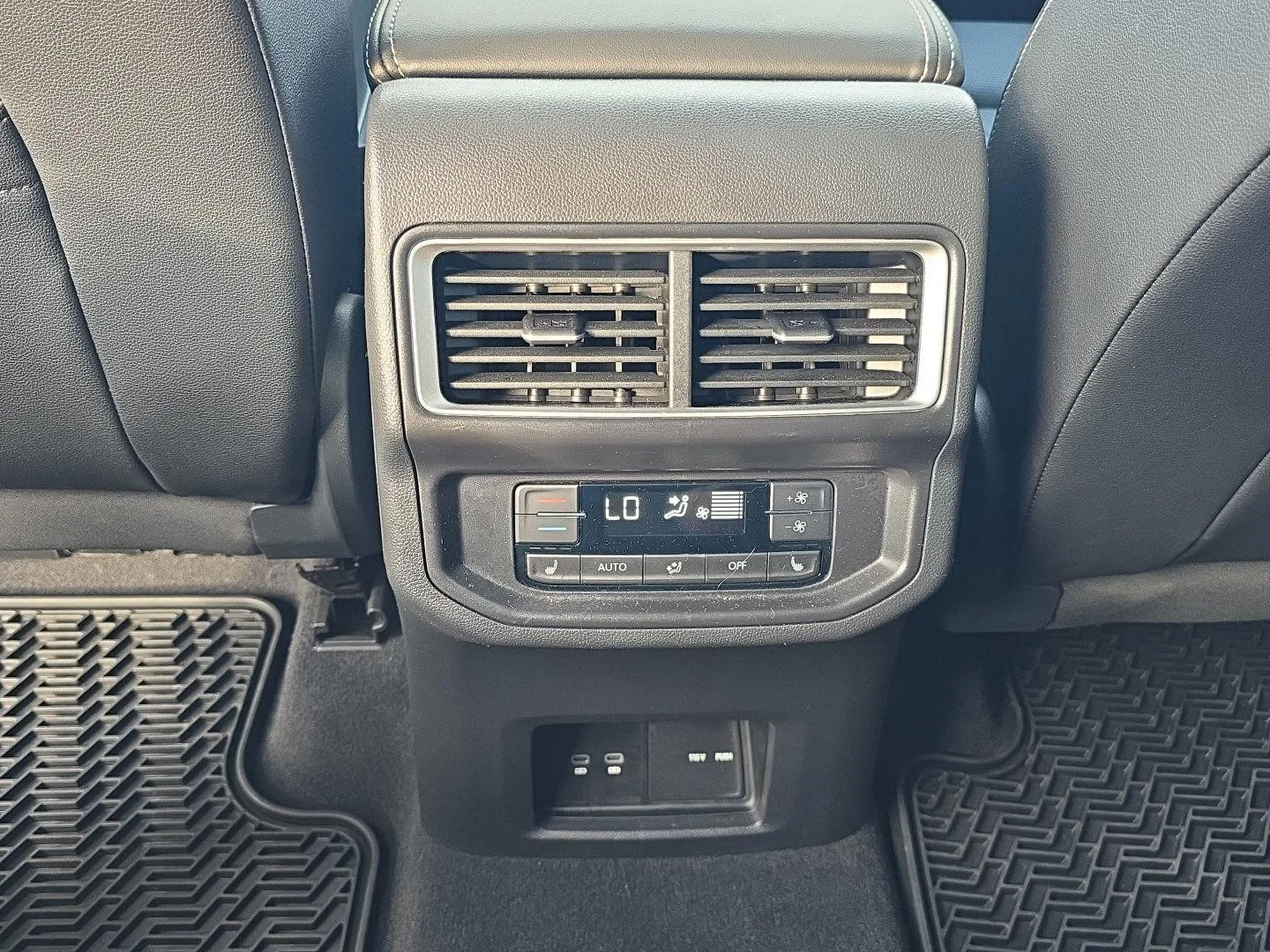 2026 Volkswagen Atlas SEL Premium R-Line - Photo 22