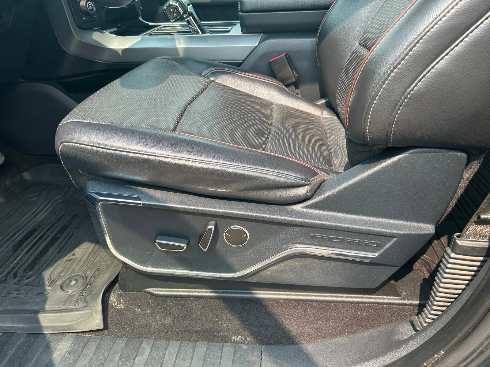 Used 2021  Ford LARIAT SuperCrew   EcoBoost™ image 15