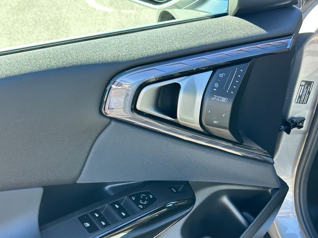 Used 2026 Skyscraper Grey Metallic BMW 30 xDrive image 12