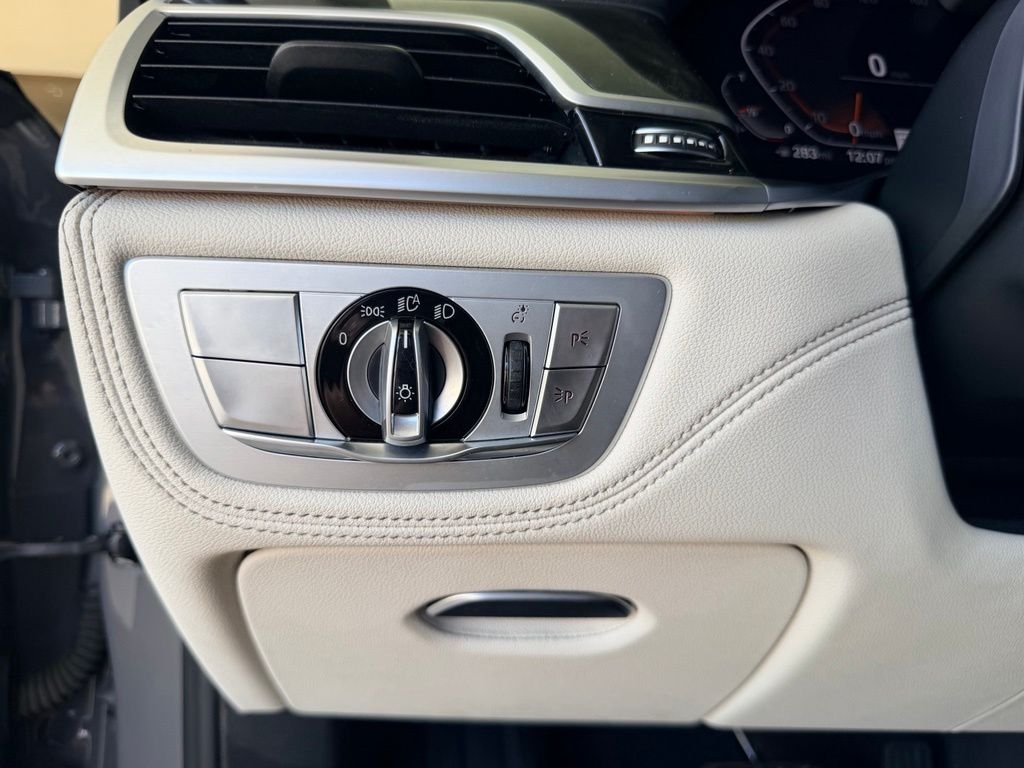 Used 2021 Gray BMW 740i image 19
