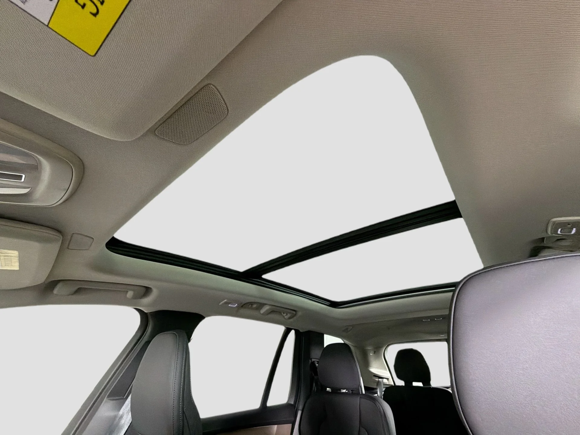 New 2026 Crystal White Volvo Plus image 22