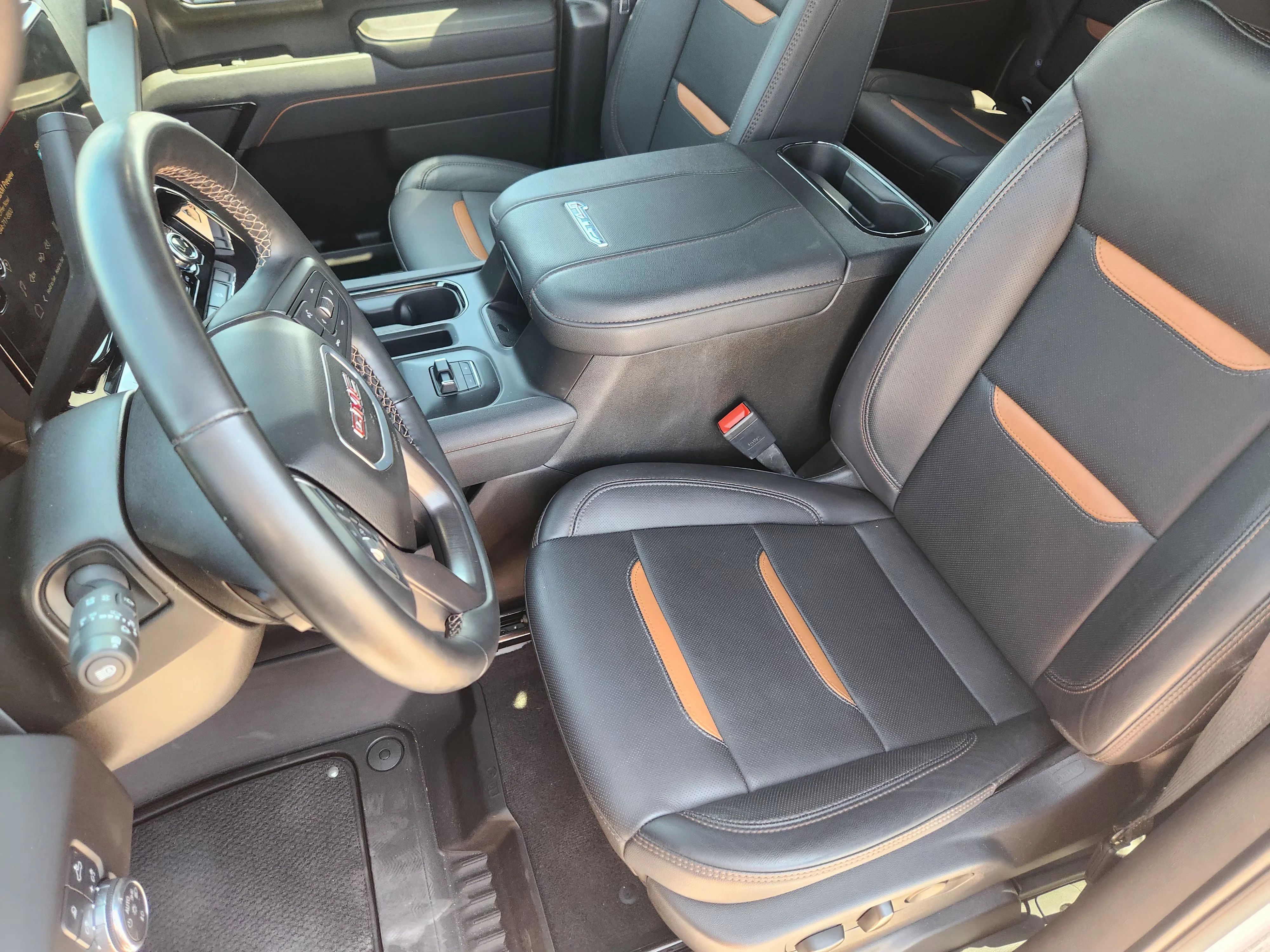 Used 2025 Summit White GMC AT4 image 14