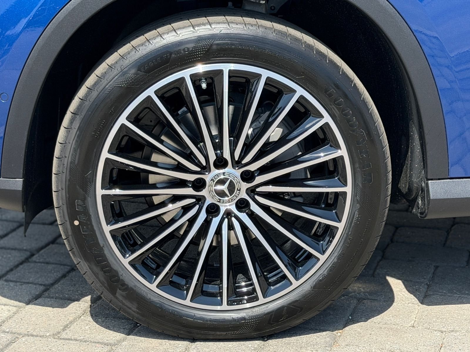 New 2026 Starling Blue Metallic Mercedes-Benz GLC 300 image 12