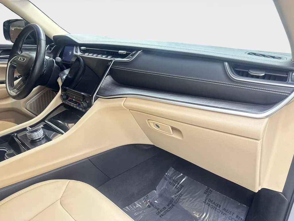 Used 2022 Silver Jeep Limited image 58