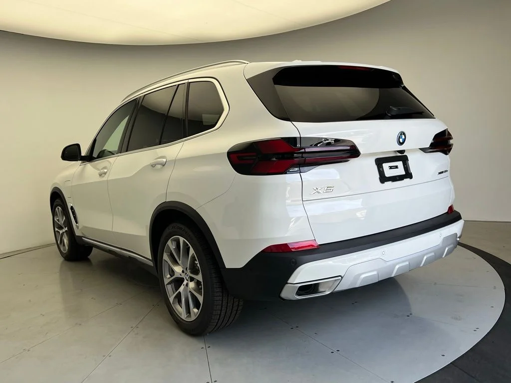 New 2026 Alpine White BMW xDrive50e image 4