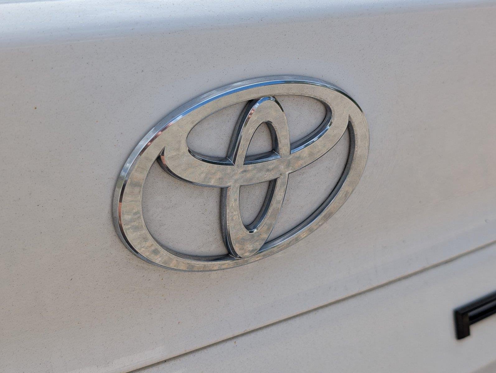 Used 2025 Ice Cap Toyota SE image 6