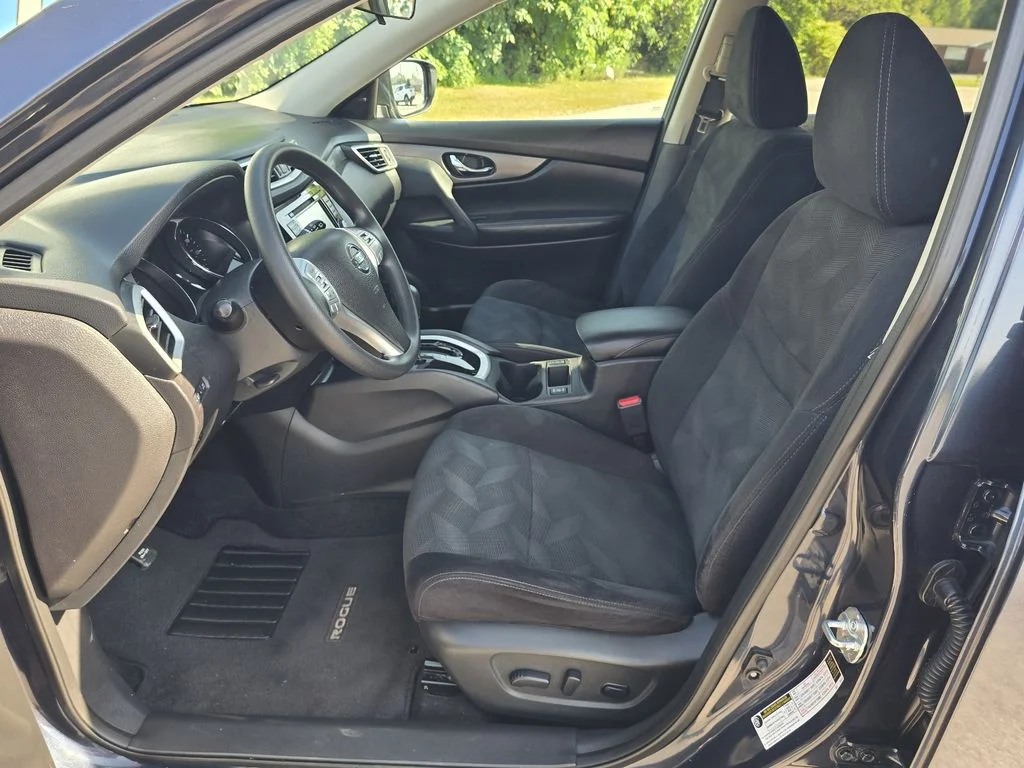 Used 2016 Arctic Blue Metallic Nissan SV image 12