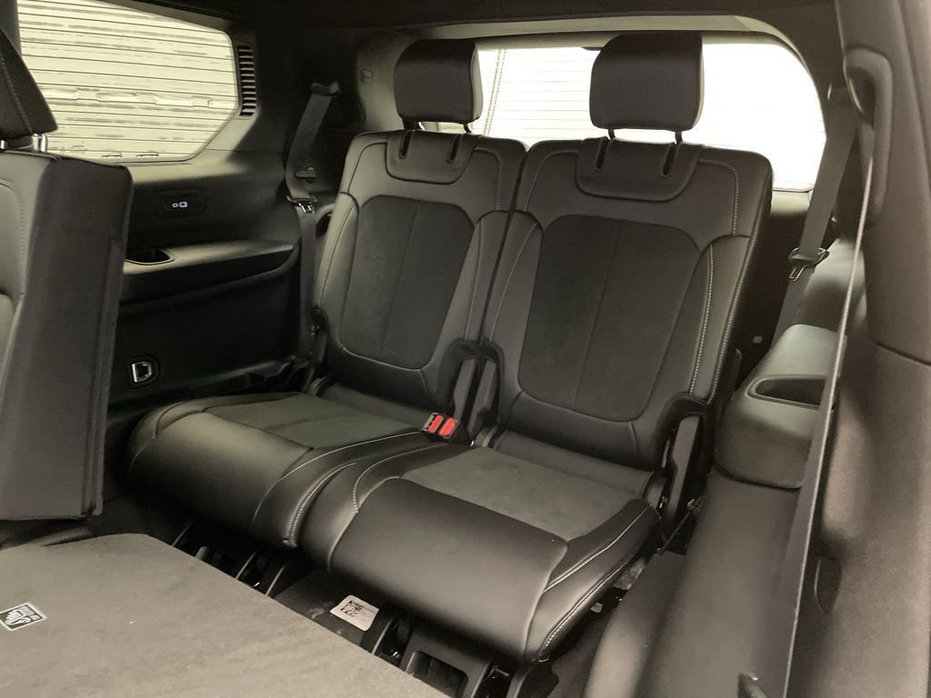 New 2026 Diamond Black Crystal Pearl-Coat Exterior Paint Jeep Altitude image 18