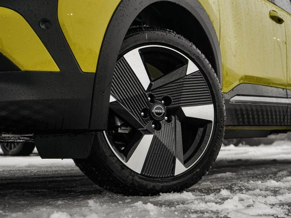 New 2026 Yuzu Yellow Metallic / Super Black Two-tone Nissan SR image 6
