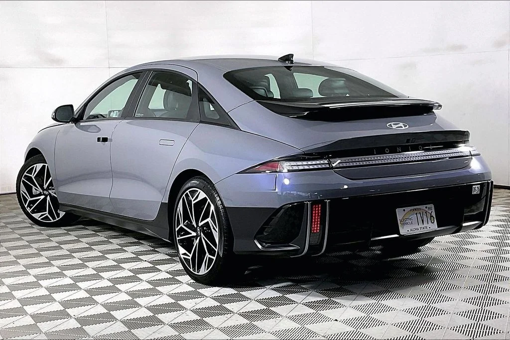 Used 2024 Blue Hyundai SEL image 13