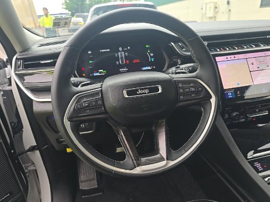 Used 2022 White Jeep Limited 4x4 image 22