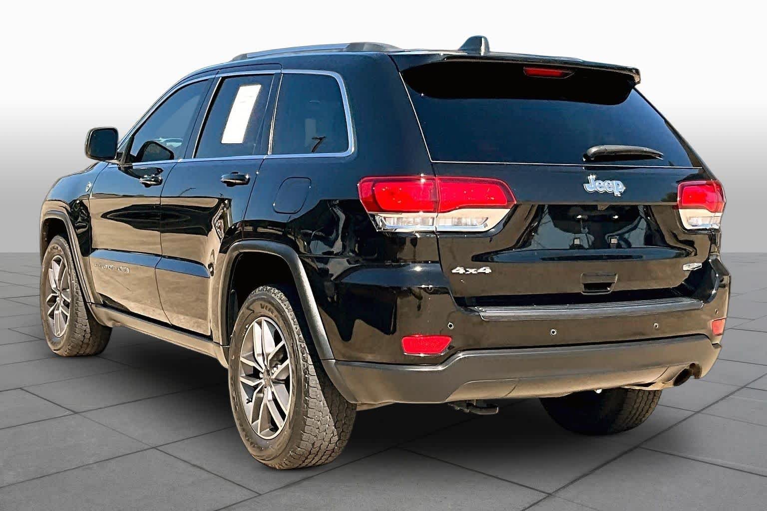 Used 2020 Diamond Black Crystal Pearlcoat Jeep North image 12