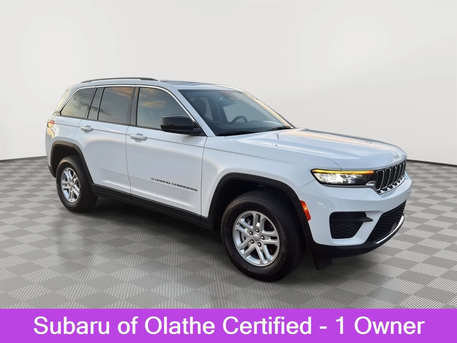 Used 2023 Bright White Clearcoat Jeep Laredo image 1