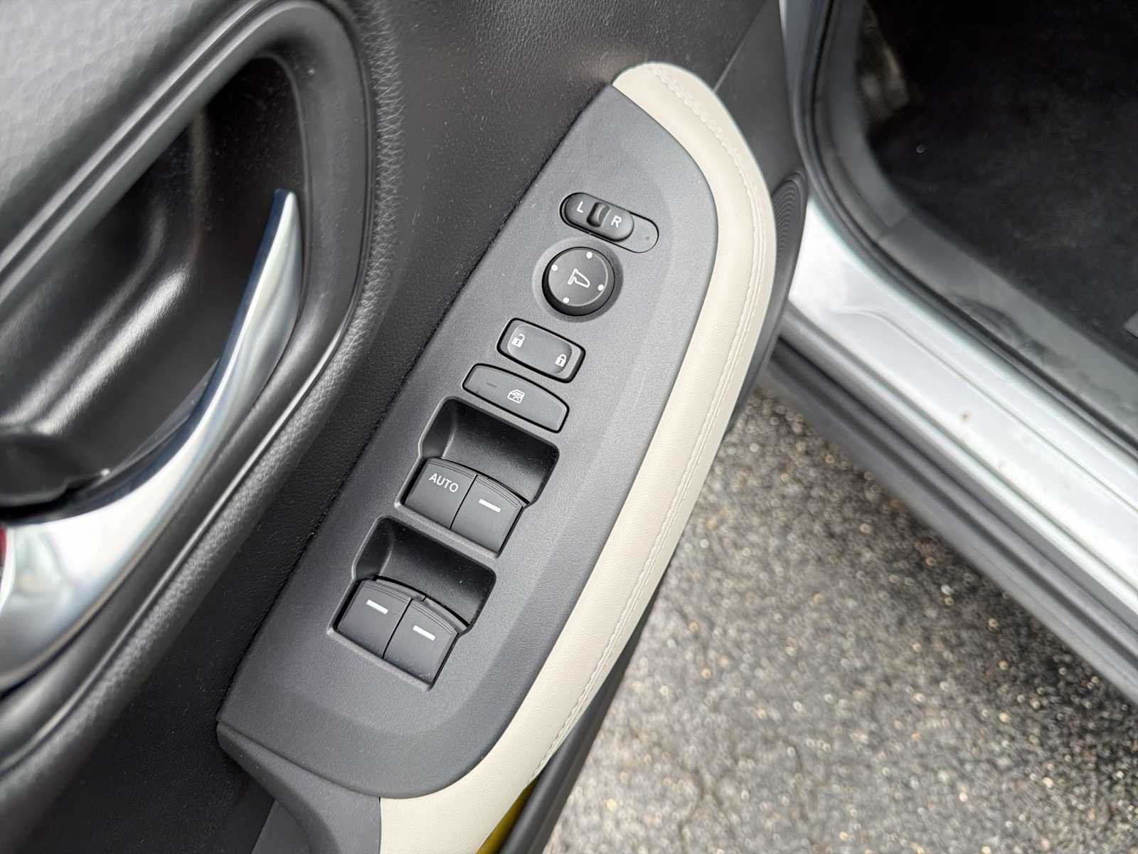 Used 2024 Lunar Silver Metallic Honda LX image 22