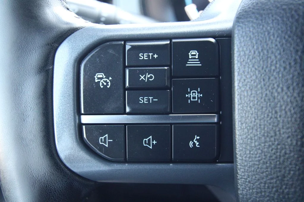 Used 2023  Ford Lariat image 22