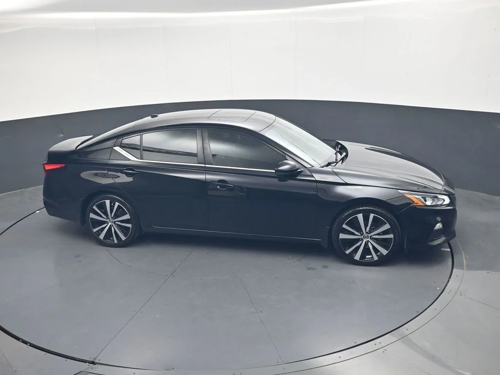 Used 2021 Black Nissan 2.5 SR image 37