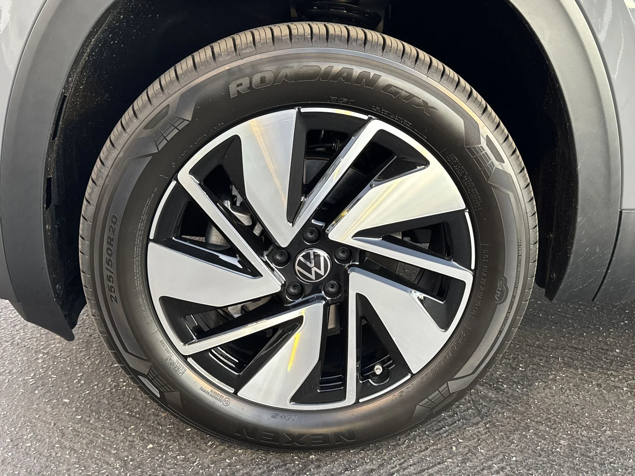 New 2026 PURE GRAY Volkswagen 2.0T SE w/Technology image 11