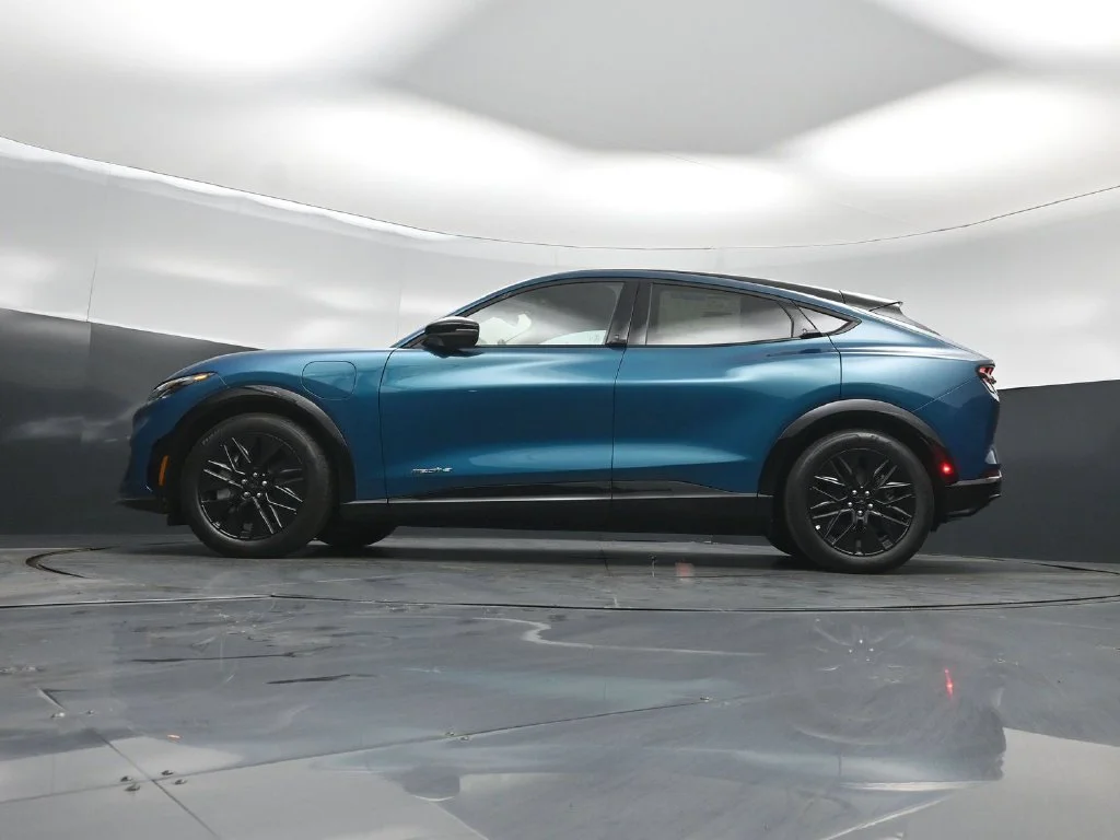 New 2026 Adriatic Blue Metallic Ford Premium image 7
