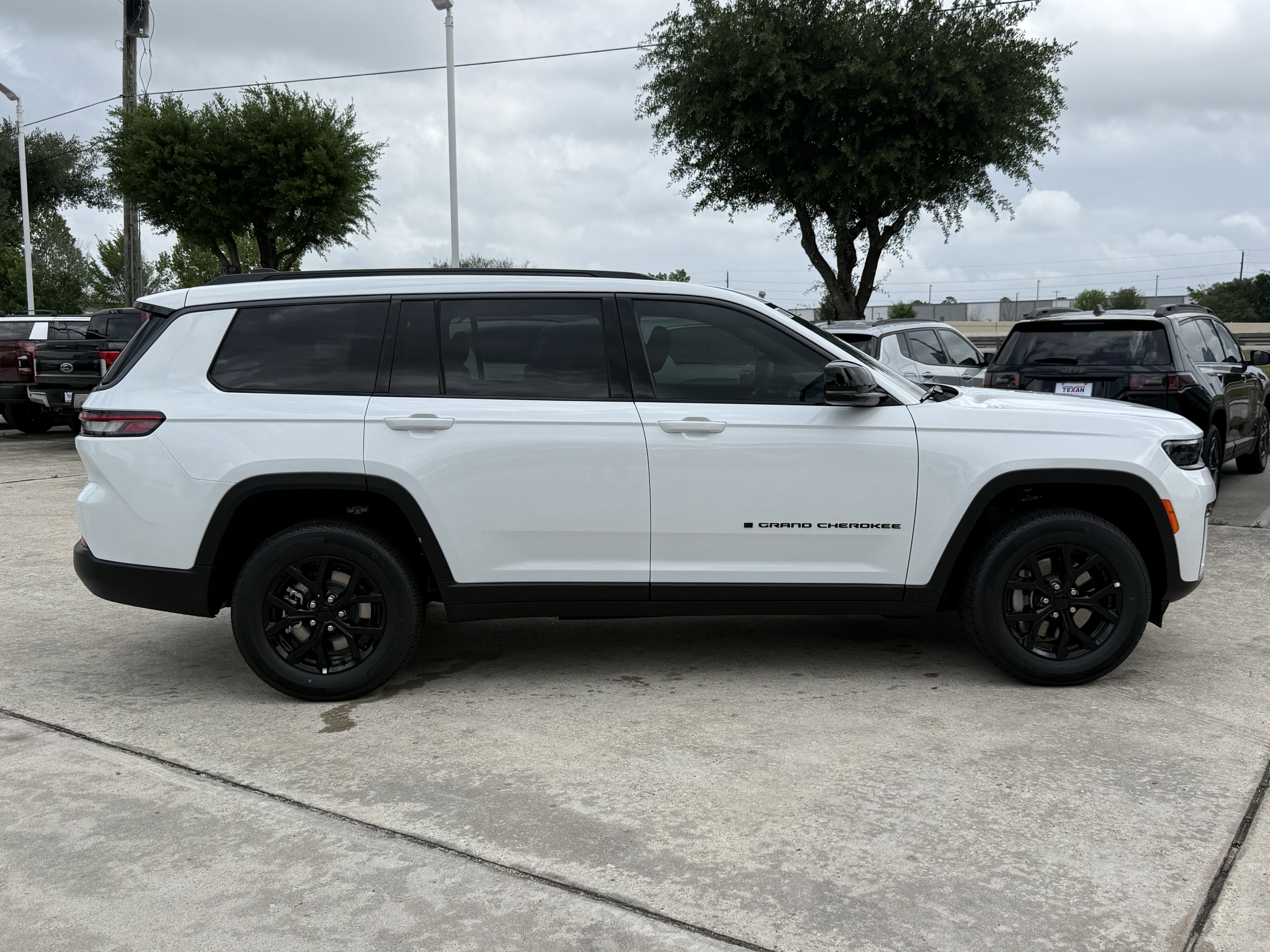 New 2026 Jeep Grand Cherokee L Laredo Altitude Sport Utility in