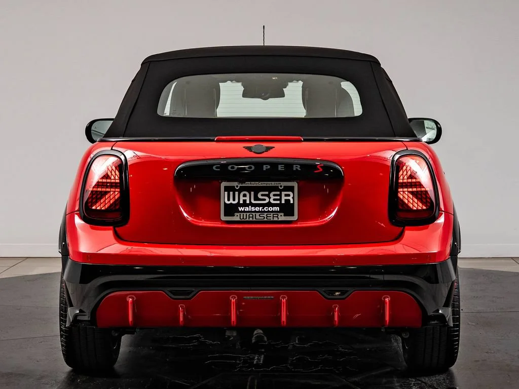 New 2026 Chili Red MINI Iconic image 8