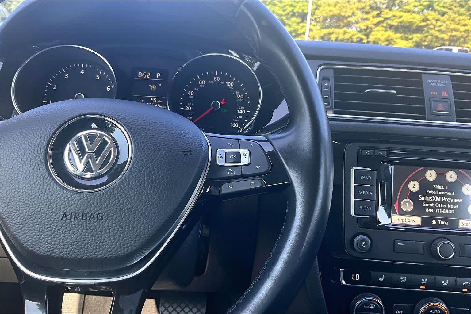 Used 2015  Volkswagen 1.8T SEL image 25