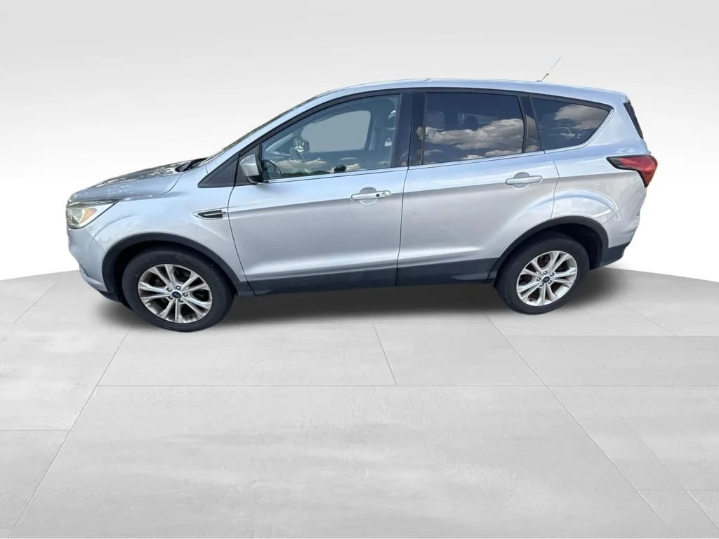 Used 2019 Silver Ford SE image 3