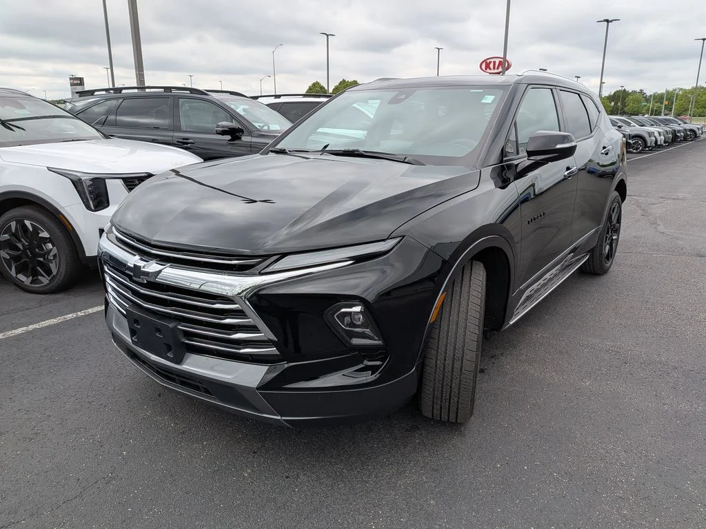 Used 2023 Black Chevrolet Premier image 3