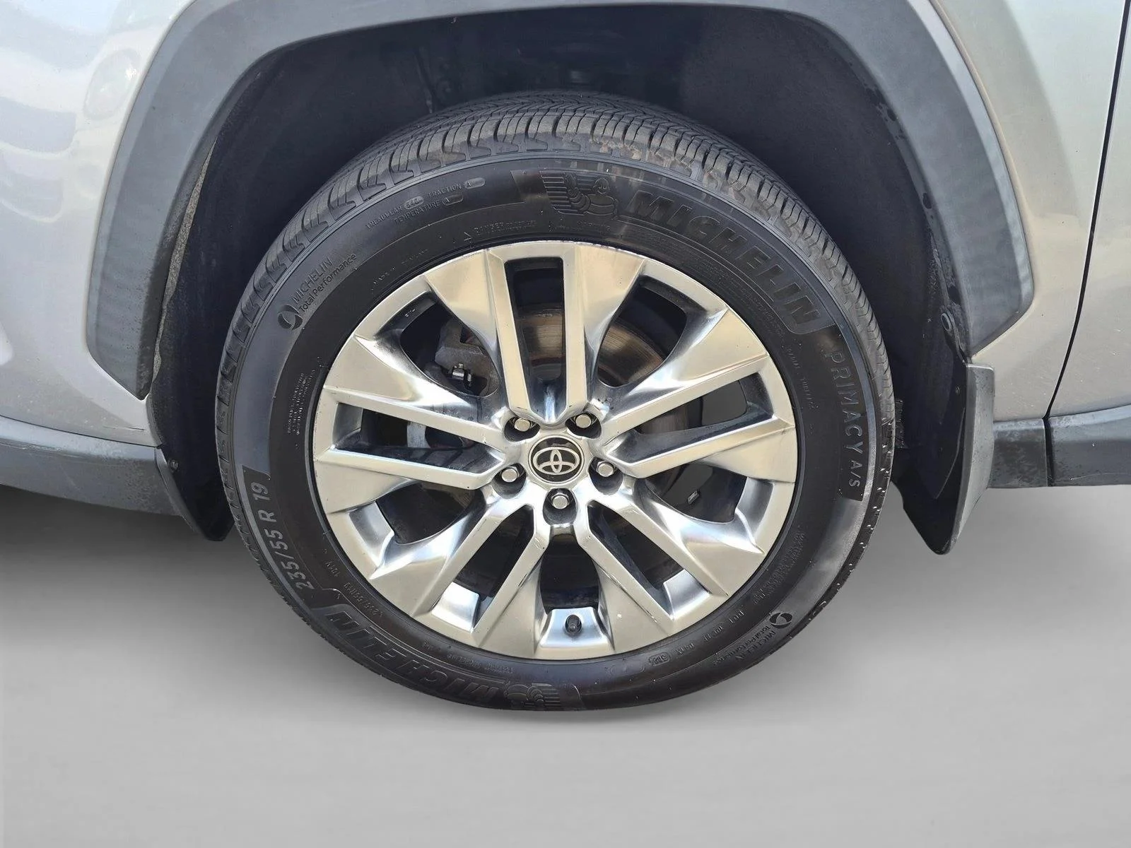Used 2021 Silver Sky Metallic Toyota XLE Premium image 22