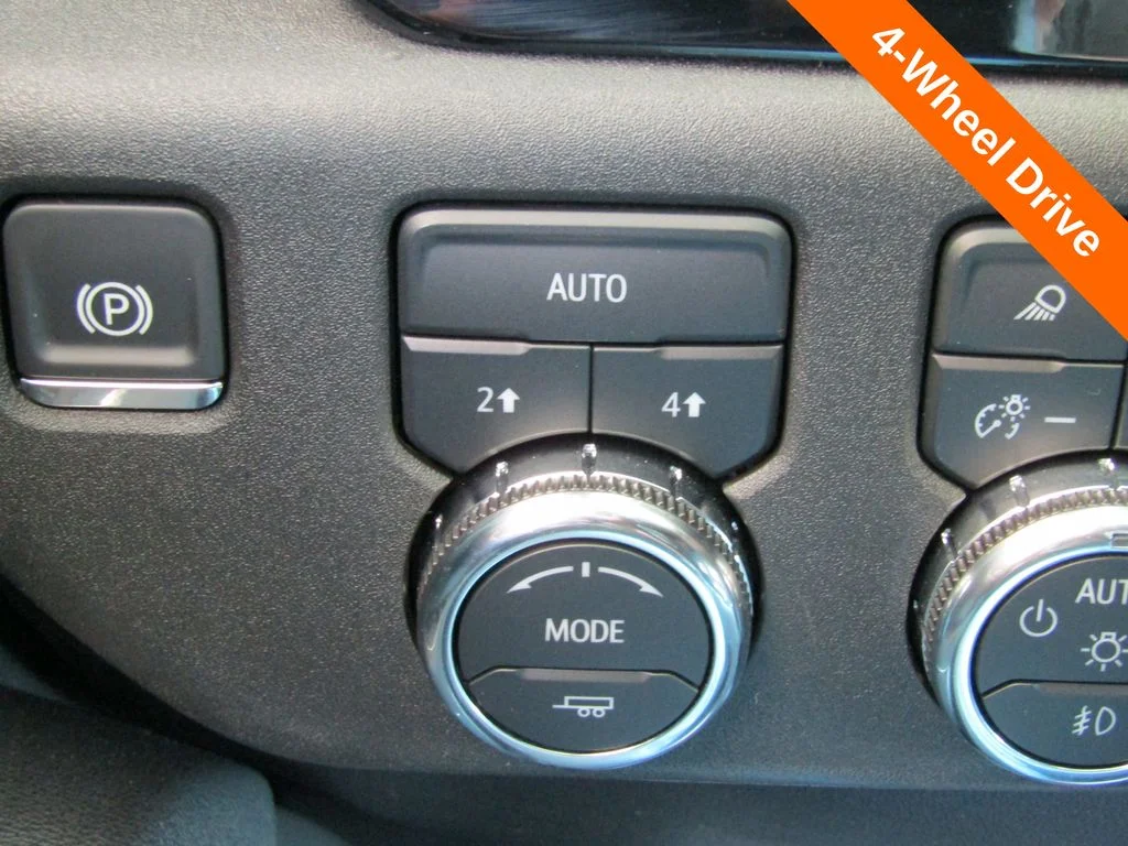 Used 2025 Silver GMC SLT image 8