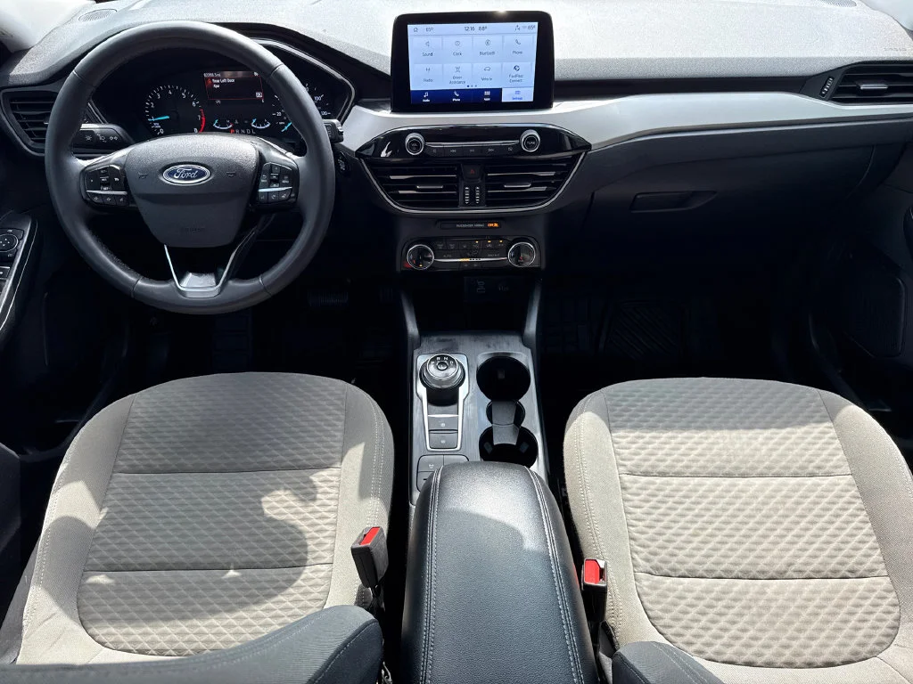 Used 2022 Red Ford SE image 11