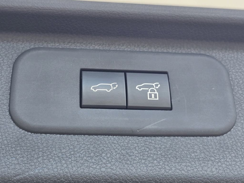 Used 2024 Wind Chill Pearl Toyota XLE image 27