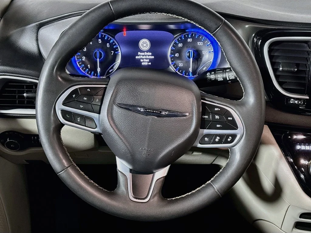 Used 2023 Black Chrysler Touring L image 13