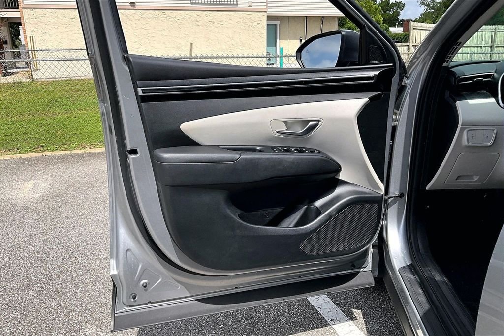Used 2022 Silver Hyundai SEL image 17