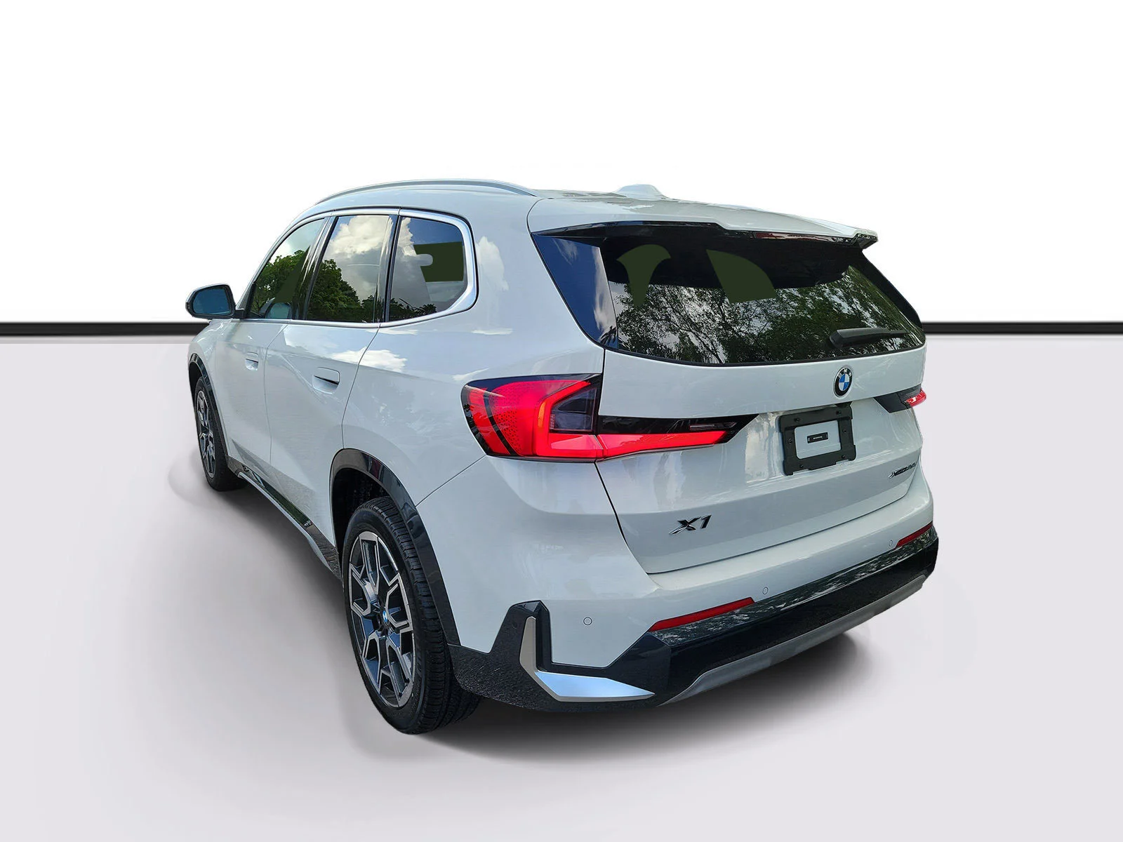 Used 2023 Alpine White BMW xDrive28i image 3