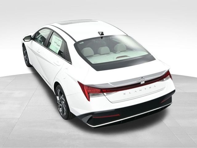 Certified Used 2025 White Hyundai SEL Convenience image 27
