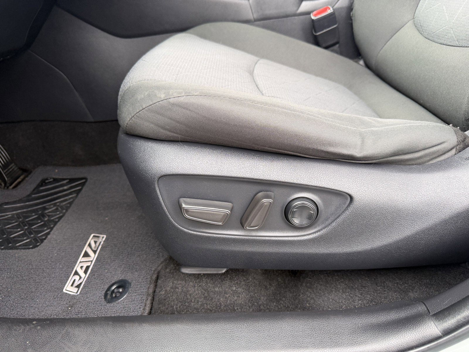 Used 2022 Lunar Rock Toyota XLE image 21