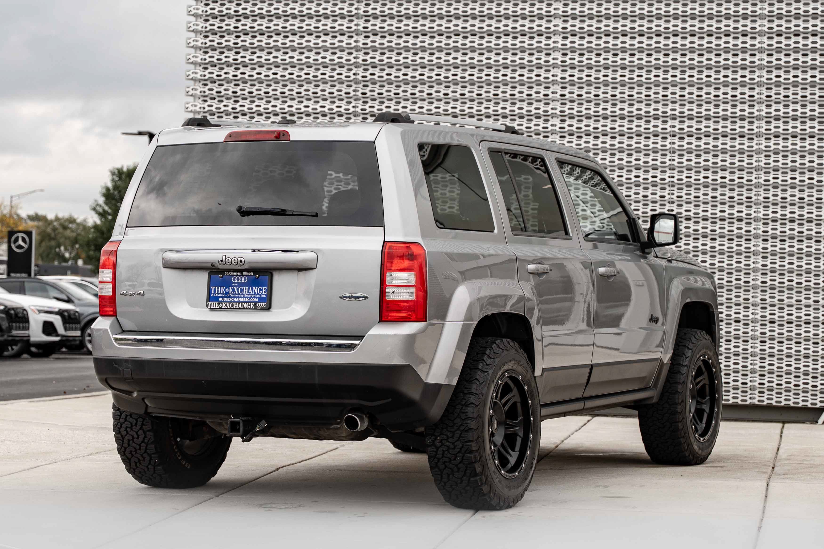 Used 2017 Billet Silver Metallic Clearcoat Jeep High Altitude image 4
