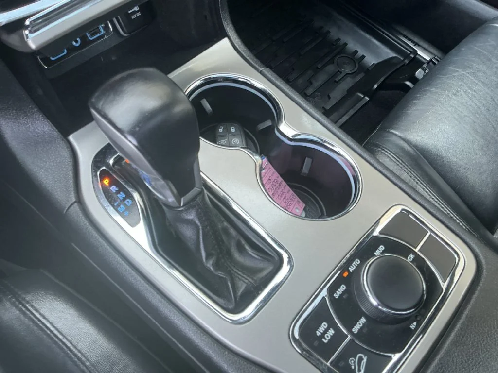 Used 2020 Gray Jeep Limited image 24