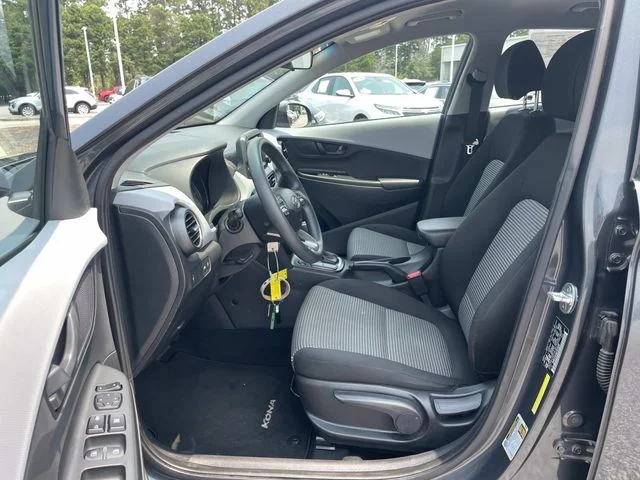 Used 2020 Gray Hyundai SE image 13