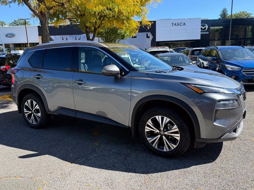 Used 2021 Gun Metallic Nissan SV image 4