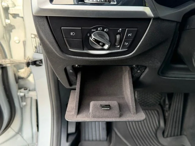 Used 2021 Silver BMW xDrive30i image 24