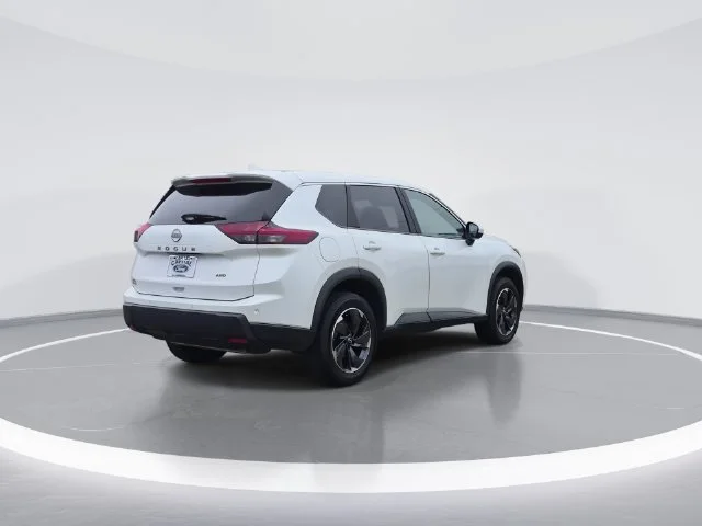 Used 2025 White Nissan SV image 7