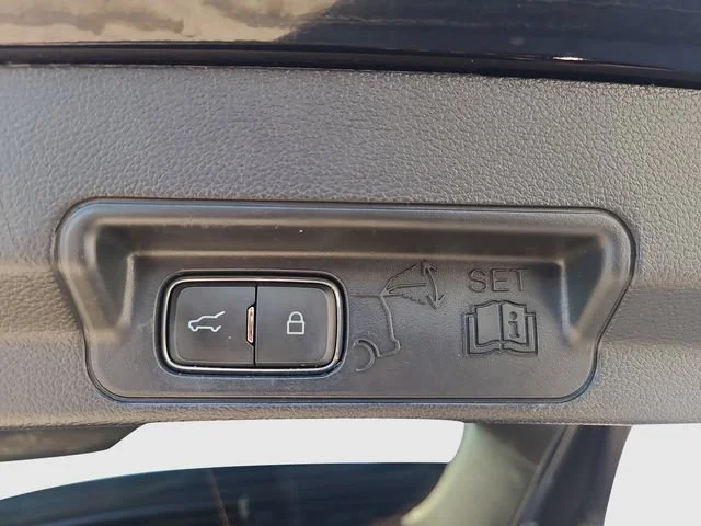Used 2022 Black Ford XLT image 12